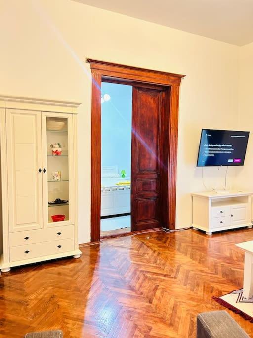 Апартаменты Hidden Gem In The Old Town Тимишоара Экстерьер фото
